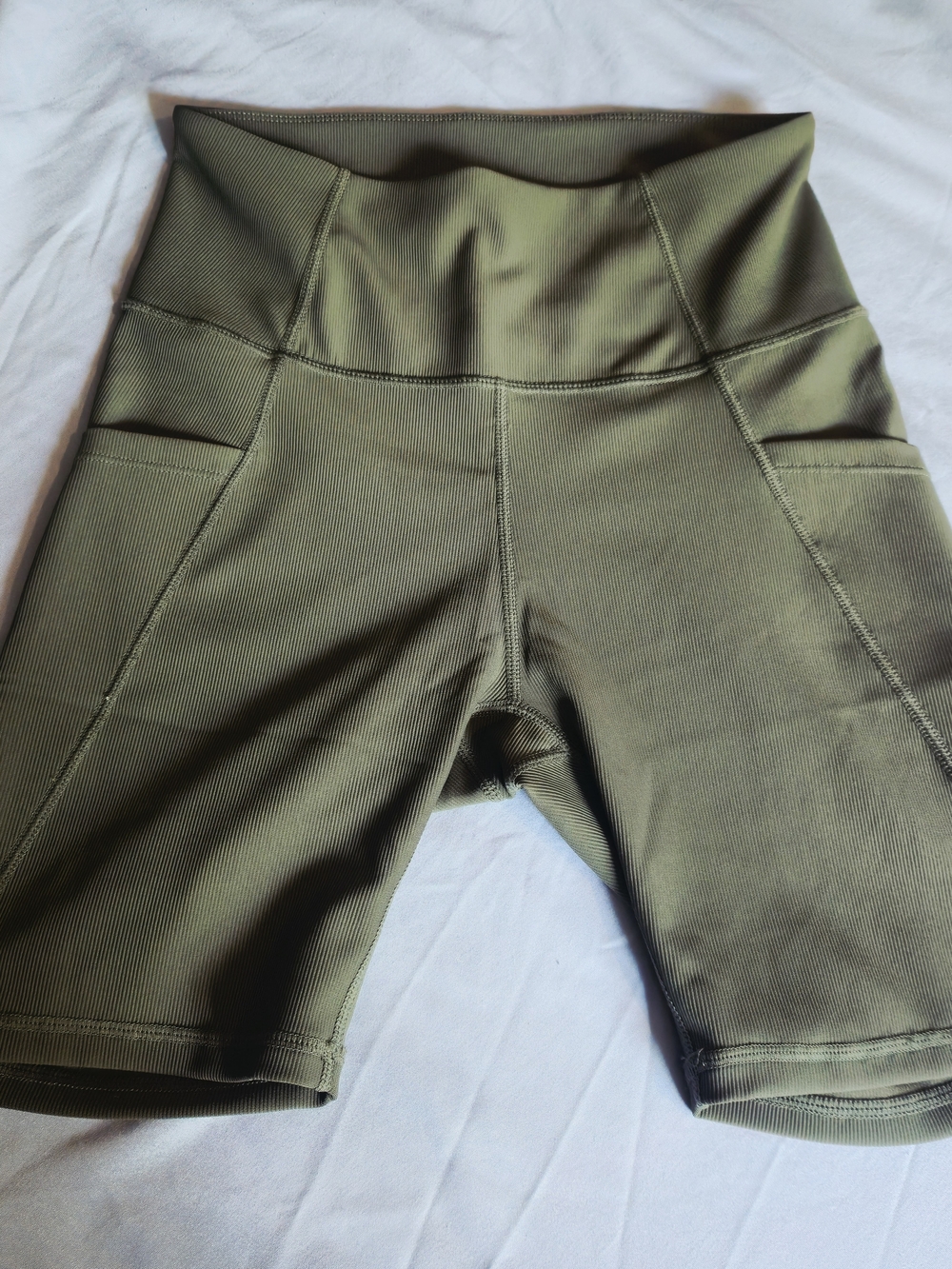 High-Rise Olive Green Women's Bike Shorts with Pockets